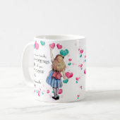 Mug Alice et les coeurs, Alice atteignant pour placer (Devant gauche)