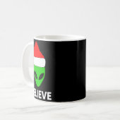 Mug Alien Green Face Christmas Santa Hat Believe  (Devant gauche)