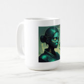 Mug Alien Lady détient un objet en verre transparent (Devant gauche)