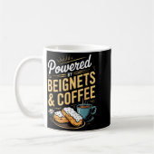 Mug Alimenté par beignets et café drôle de citation de (Gauche)