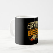 Mug Alimenté par cornhole et bière drôle de tailgate (Devant gauche)