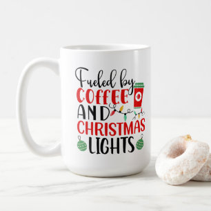 Mug Alimenté Par Des Lumières De Café Et De Noël