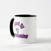 Mug Alimenté par la suranalyse – Drôle et identifiable (Devant gauche)