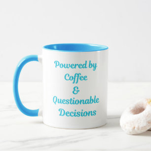 Mug Alimenté par le Café & des Décisions Discutables –