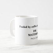 Mug Alimenté par le café et l'ambition. (Devant gauche)