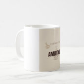 Mug Alimenté par le café et l'ambition Café motivation (Devant gauche)