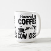 Mug Alimenté par le café et les baisers de vache (Devant droit)