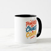 Mug Alimenté par le Chaos et le Café T-Shirt (Devant droit)