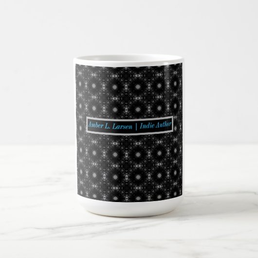 Mug Amber L. Larsen | Auteur indépendant (Centre)