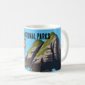 Mug American National Park Brown Bear Pine Tree (Devant droit)
