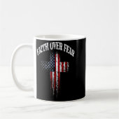 Mug American Usa Flag Christian Cross Faith Over Fear (Gauche)