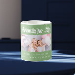 Mug Amis sauge noms de photo verts<br><div class="desc">Un arrière - plan vert sage. Personnalisez et ajoutez votre propre photo, selfie de votre(vos) meilleur(s) ami(s) vos noms et lieu de l'événement. Le texte : Friends for Life est écrit avec un script de style moderne. Parfait comme cadeau pour vous-même ou comme cadeau d'anniversaire ou de Noël pour vos...</div>
