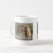 Mug AMOUR de chameau - AUCUNES FRONTIÈRES (Devant gauche)