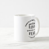 Mug Amour Éternel - 1 Jean 4:18 Citation Scripturaire (Devant droit)