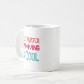 Mug Amusement Eau Froide Natation Typographie moderne (Devant gauche)