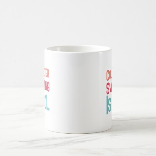 Mug Amusement Eau Froide Natation Typographie moderne (Centre)
