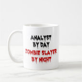 Mug Analyste par Jour Zombie Slayer par Nuit (Gauche)
