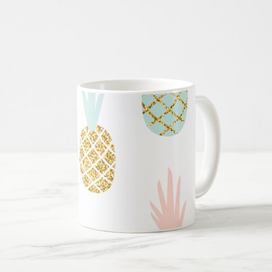 Mug Ananas avec parties scintillant or, motif créatif. (Devant droit)