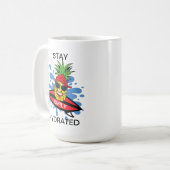 Mug Ananas de surf drôle (Devant gauche)