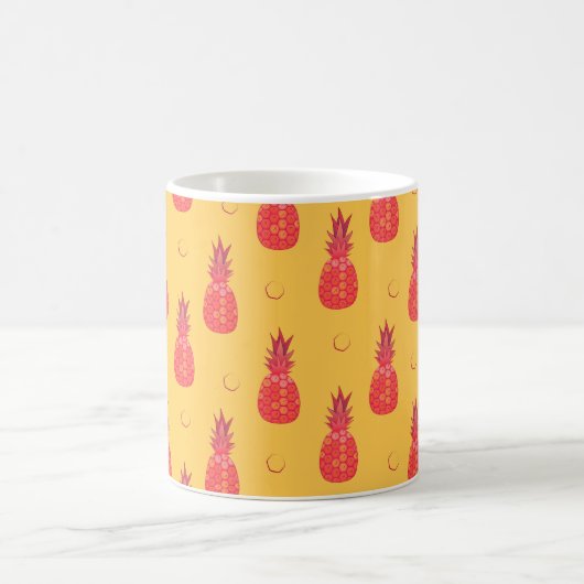 Mug Ananas rose sur arrière - plan orange. Patte trans (Centre)