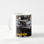 Mug Angleterre - Londres - Taxi casquette noir - (Devant gauche)