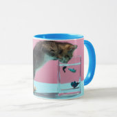 Mug Animaux de bébés cutest | Kitten En regardant le b (Devant droit)