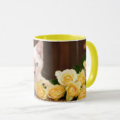 Mug Animaux de bébés cutest | Roses chats et jaunes (Devant droit)