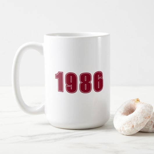 Mug Anniversaire Année, personnage burgundy typographi (Avec donut)
