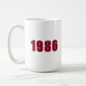 Mug Anniversaire Année, personnage burgundy typographi (Gauche)
