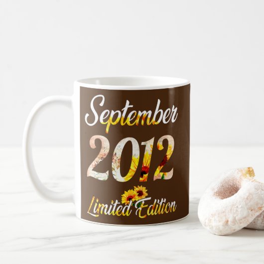 Mug Anniversaire Femme fille tournesol Septembre 2012 (Avec donut)