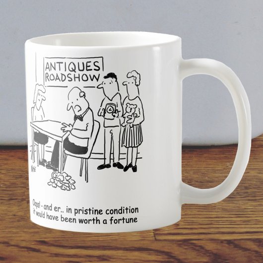 Mug Antiquités Roadshow expert dépose un objet précieu