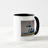 Mug Anubis, un dieu égyptien des morts d'un coffre (Devant droit)