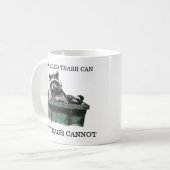 Mug Appelé Trash Can drôle Raccoon (Devant gauche)