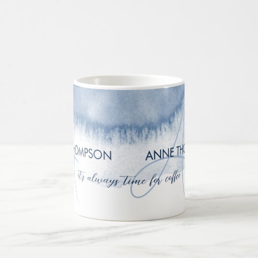 Mug Aquarelle bleue avec nom et initiale (monogramme) (Centre)