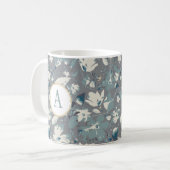 Mug Aquarelle Fleurs Clematis gris bleu Monogramme (Devant gauche)