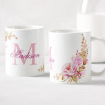 Mug Aquarelle Fleurs pourpres Nom du monogramme person<br><div class="desc">Une belle illustration florale couleur rose violet et pivoine peinte à la main sur une tasse avec votre propre monogramme et nom personnalisé.</div>