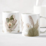 Mug Aquarelle florale Boho Nom du monogramme personnal<br><div class="desc">Une tasse à café personnalisée avec un monogramme "T" de la lettre bohème,  avec des illustrations décoratives d'orchidées et de feuilles de palmier. Customisez facilement avec votre nom ou créez un cadeau unique pour vos proches.</div>