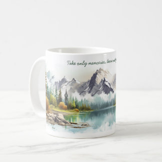 Mug Aquarelle Montagnes et paysage de lac avec des cit