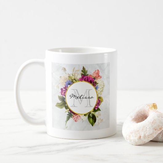 Mug Aquarelle rose moderne Bouquet floral Monogramme (Avec donut)