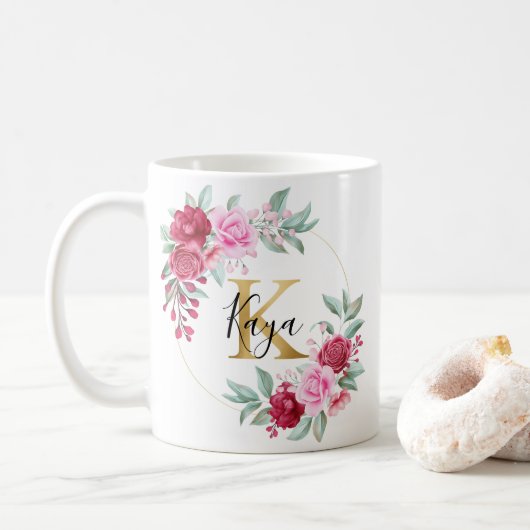 Mug Aquarelle rouge rose or Monogramme floral K (Avec donut)