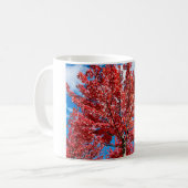 Mug Arbre à feuilles rouges à l'automne (Devant gauche)