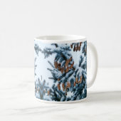 Mug Arbre à pins avec cônes et muqueuse à neige (Devant droit)