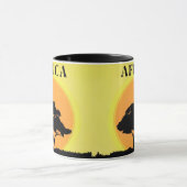 Mug Arbre d'acacia africain contre un coucher de solei (Centre)