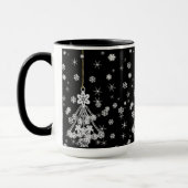 Mug Arbre de Noël blanc orné flocons de neige sur noir (Gauche)