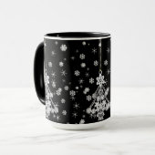 Mug Arbre de Noël blanc orné flocons de neige sur noir (Devant gauche)
