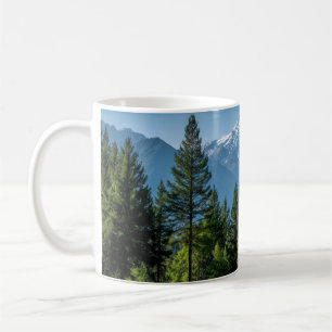 Mug Arbres Conifères avec Arrière-plan de Montagne