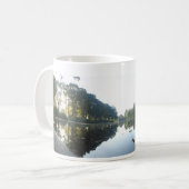 Mug Arbres d'automne panoramiques sur le front de mer (Devant gauche)