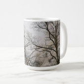 Mug Arbres nus et ciel nuageux Design naturel (Devant droit)