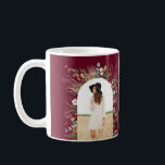 Mug Arc de classe 1 photo burgundy botanique<br><div class="desc">Graduate naturel moderne élégante aquarelle séchée botanique floral teintes muettes arc 1 photo mug. Typographie moderne contemporaine. bordeaux</div>