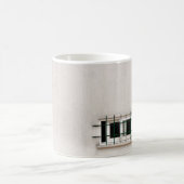 Mug Architecture des fenêtres de bâtiment ancienne (Centre)